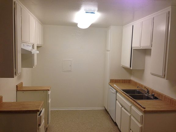 3rd image of 9530 Artesia Blvd