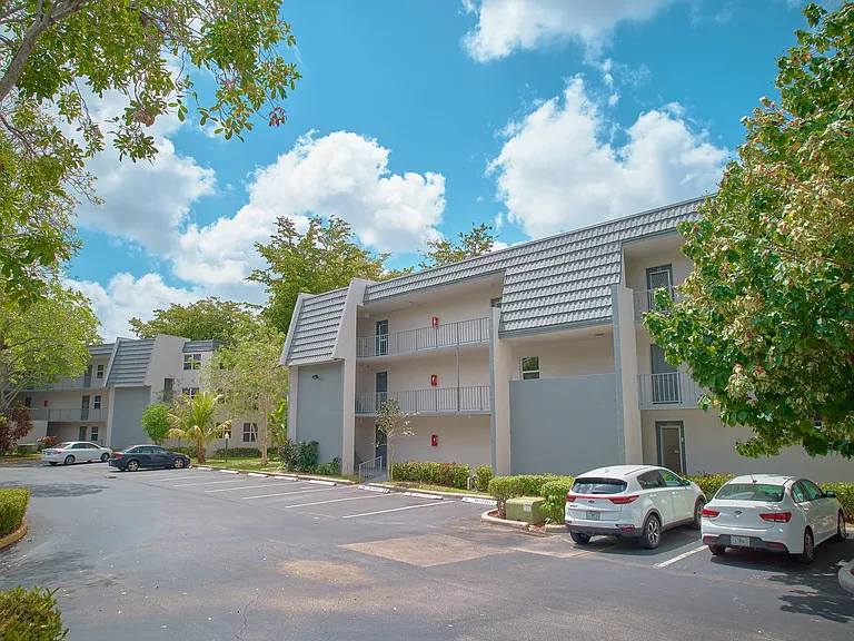 9150 Lime Bay Blvd #21 — Photo 23