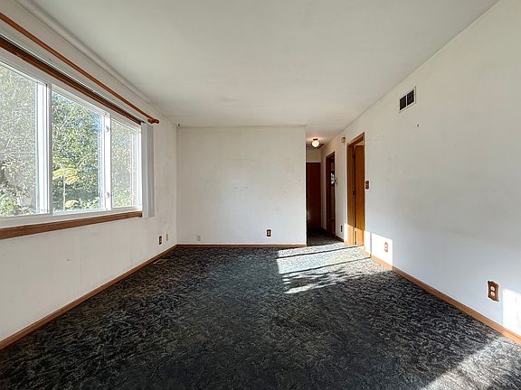 4th image of 85 Hilldale Rd