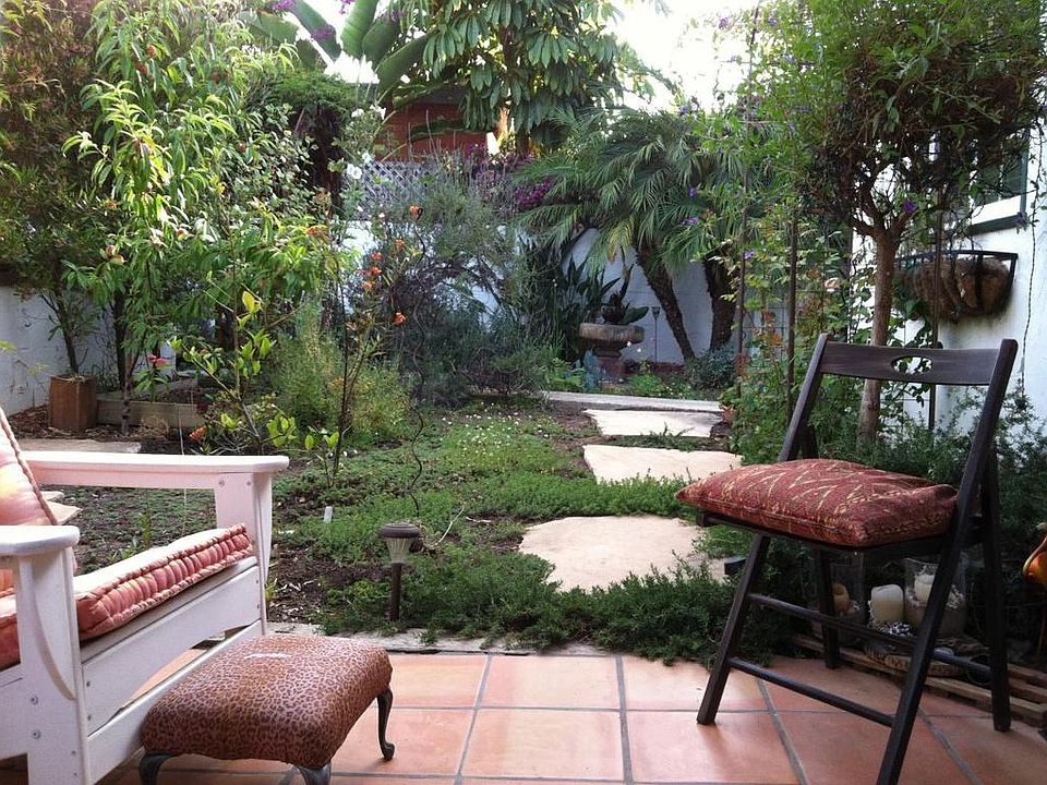 View of beautiful backyard from private heated pergola patio area. Ultra-charming Venice back house in gorgeous setting.