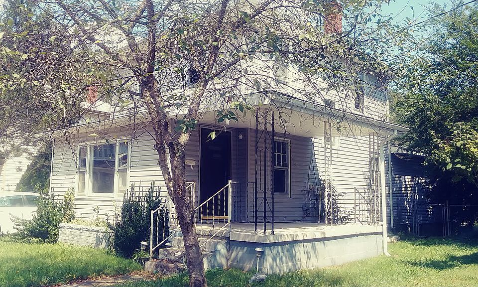 2nd image of 224 Frank St