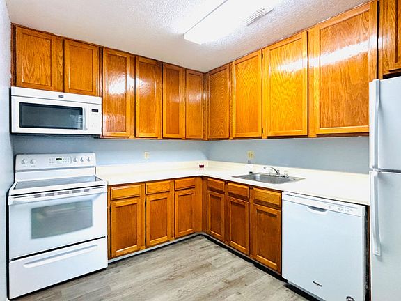 5th image of 3978 Versailles Dr Unit 3978