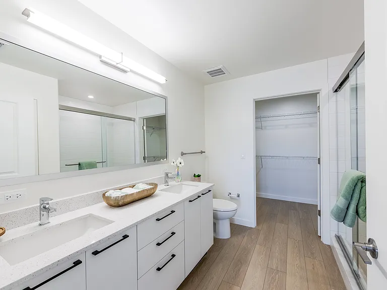 South Pointe Apartments — Photo 13
