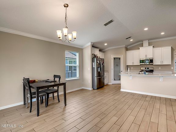 4th image of 64 GLASGOW Drive