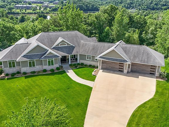 2nd image of 3003 Cedar River Ct NE
