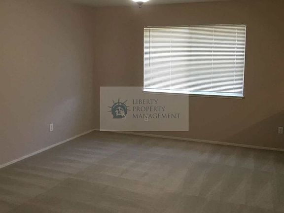 5th image of 1216 Green Haven Dr