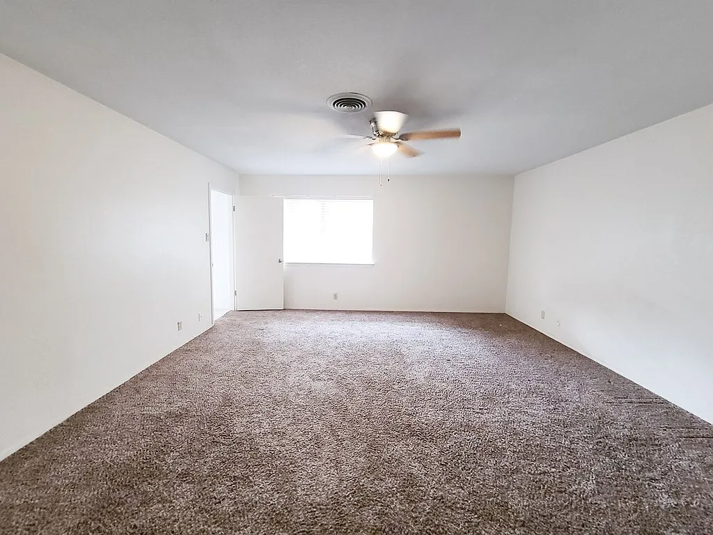 2900 Goddard - 1 — Photo 4