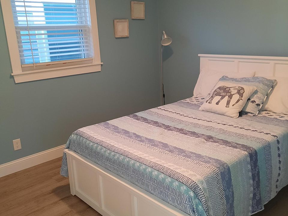 2nd bedroom with brand new trundle bed with full & twin mattresses. All linens are included if you want.