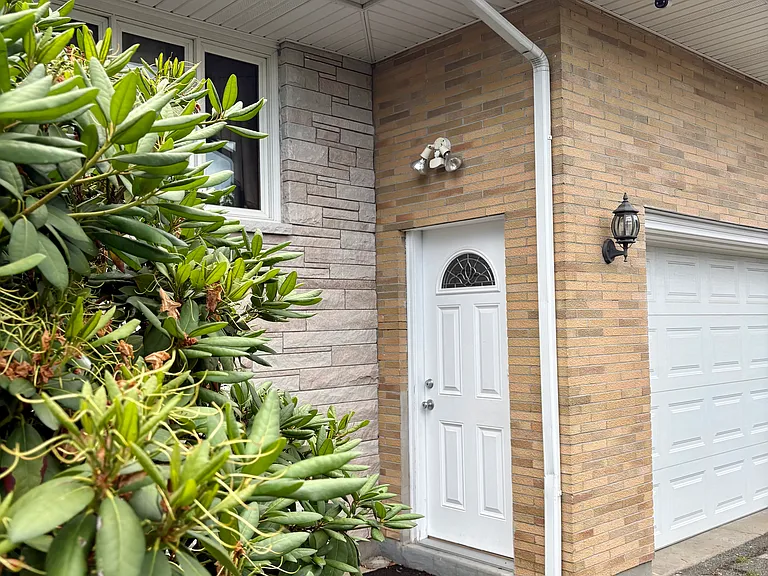 653 Beaver St — Photo 2
