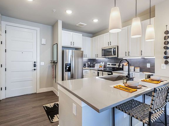 3rd image of 730 Shady Ln