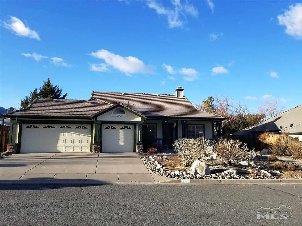 2142 Saint George Way photo 1