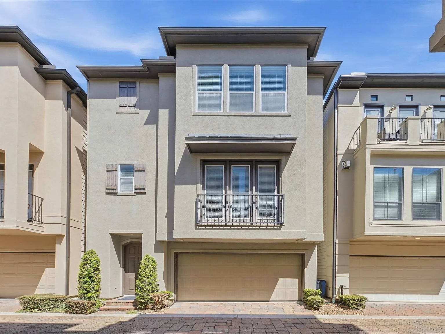 4 bed, 3.5 bath, 2773 sqft, $3,400 — Photo 1