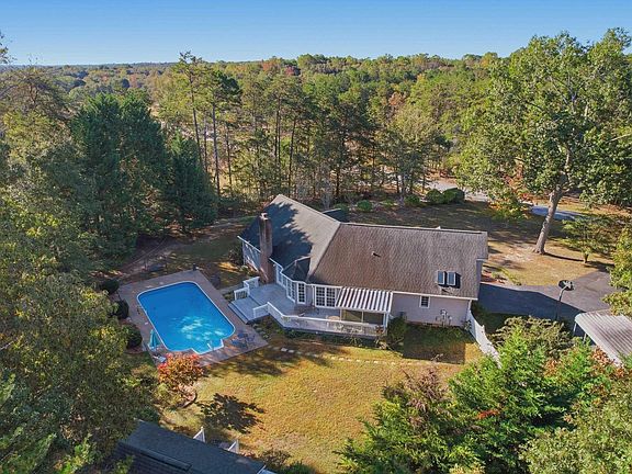 3rd image of 300 Little Valley Dr