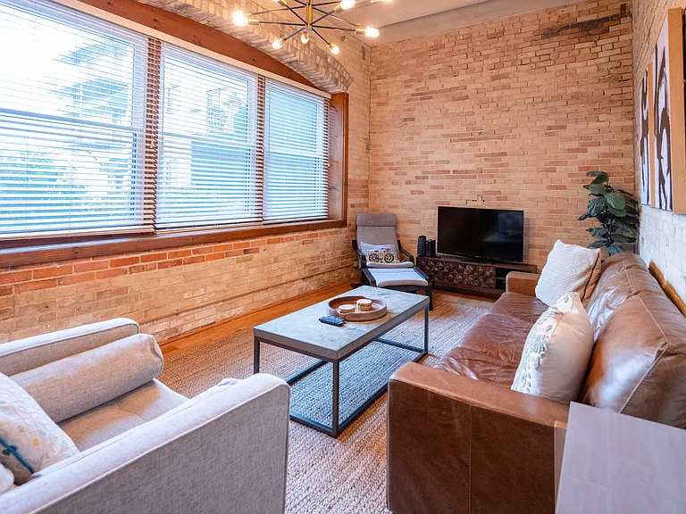 110 N Harbor Dr #104 — Photo 3