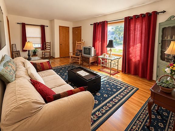 4th image of 1704 W 38th St