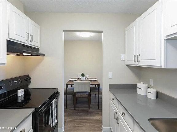 4th image of 2808 Silver Ln NE #812-301