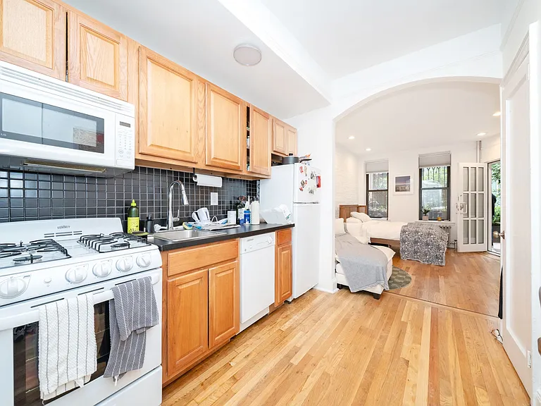 344 W 17th St #B1 — Photo 6