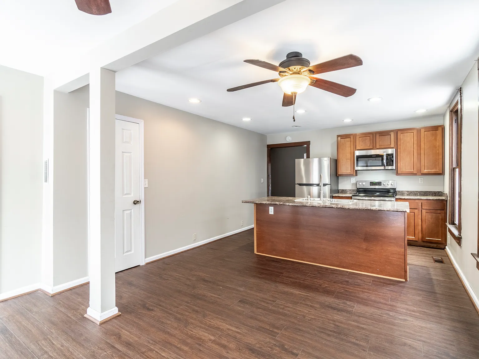 1615 Rosemont Dr — Photo 3