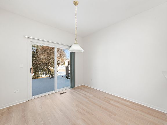 4th image of 21404 W Juniper Ln #Na