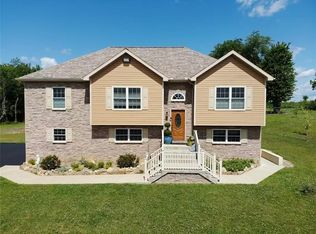 137 Black Oak Rd, Grindstone, PA 15442