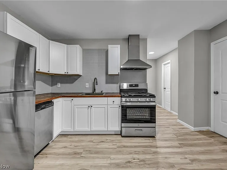 3010 Daisy Ave #UP — Photo 13