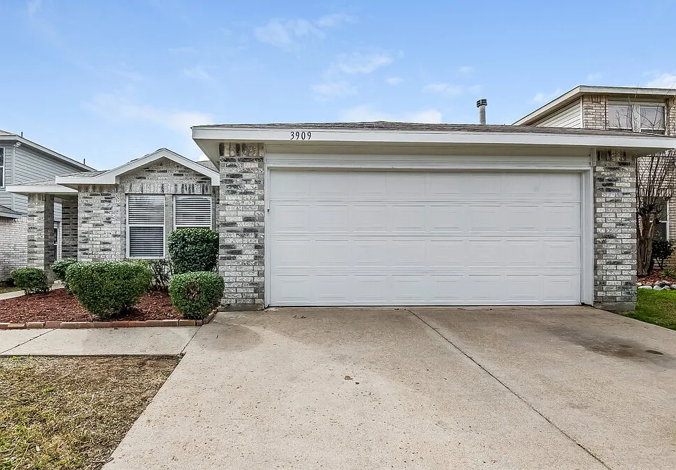 3909 Fox Run Dr
