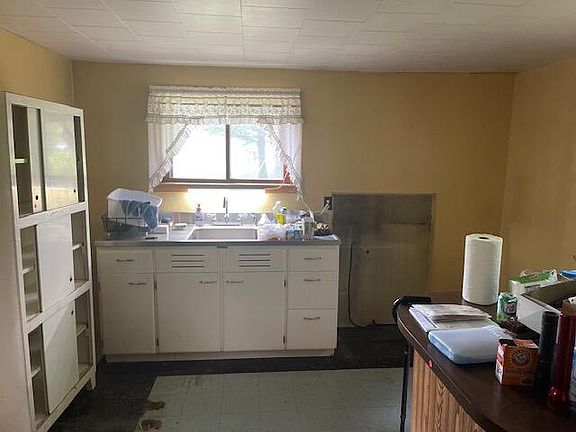2nd image of 381 Houtz St