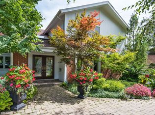 1145 Oak Ridge Dr, Glencoe, IL 60022