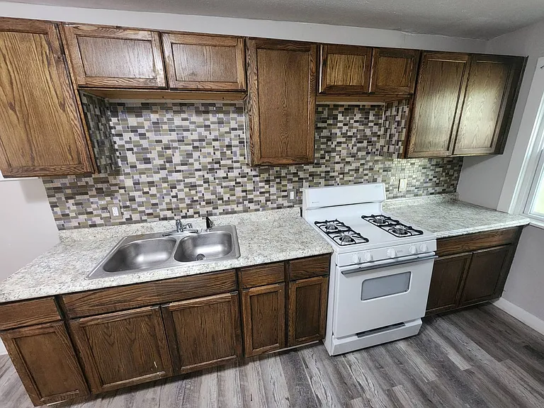 13611 Chapelside Ave — Photo 27