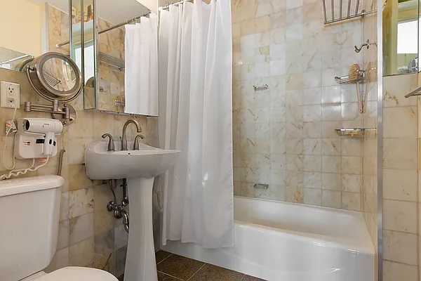 Sold by Brooklyn Real Inc | media 23