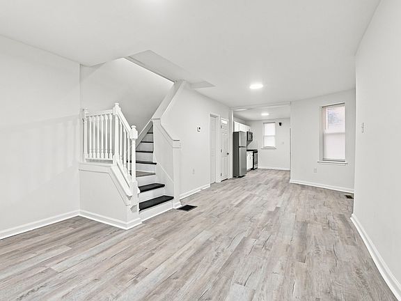 3rd image of 5855 Windsor Ave