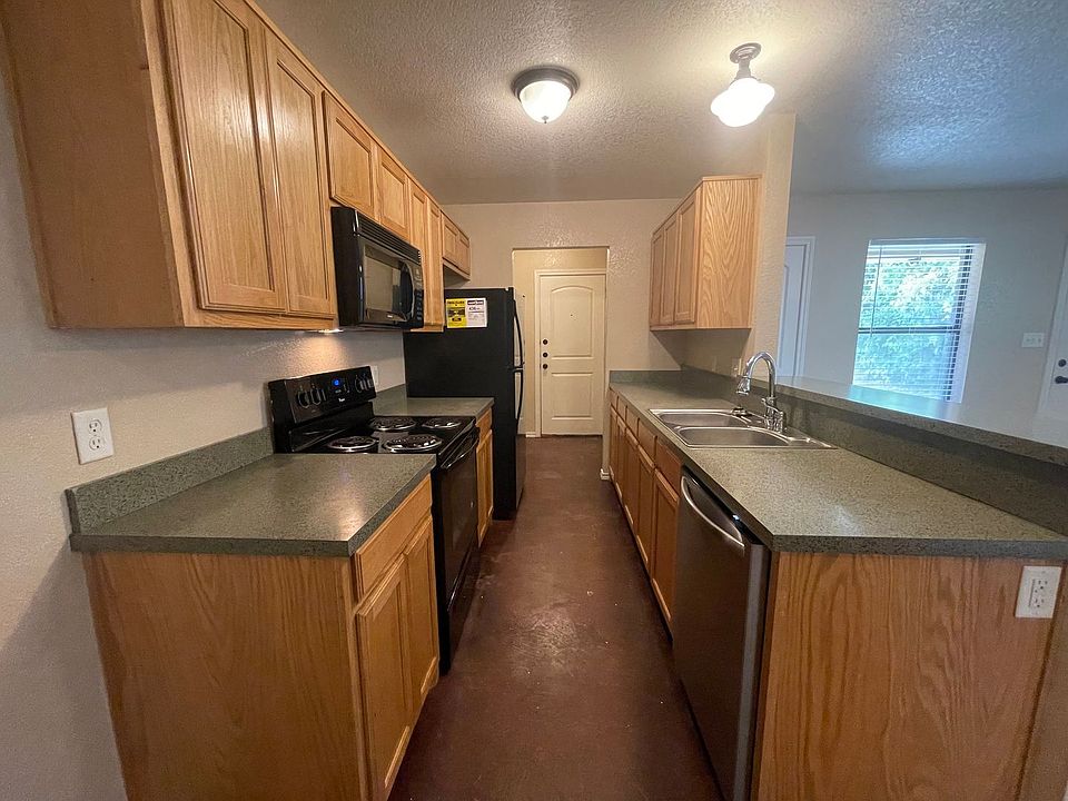 1st image of 8104-8106 Doreen Ave