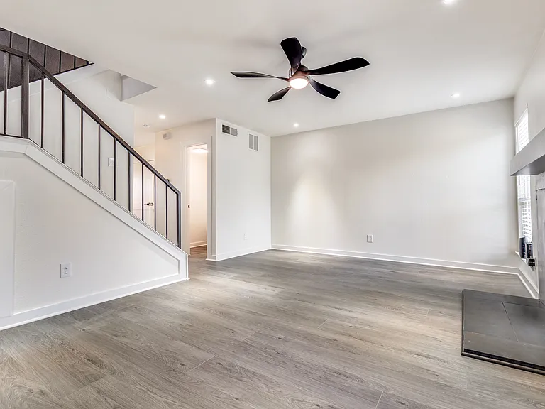 2228 Colony Ct — Photo 13