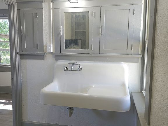 2nd image of 1107 Saint Patrick St