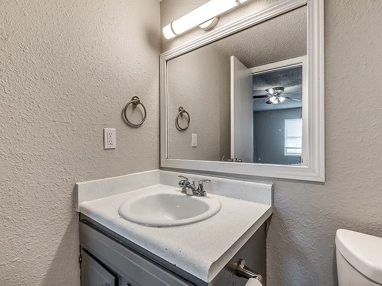 Putnam Green - Bathroom