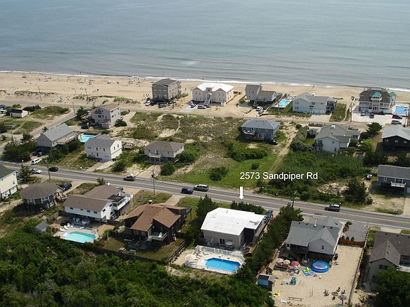 Direct beach access across street