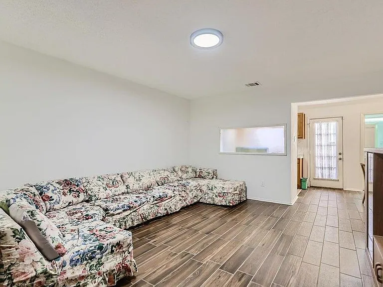 8400 Jamestown Dr #512 — Photo 2
