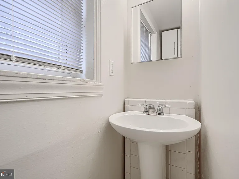 1138 W Lombard St — Photo 14