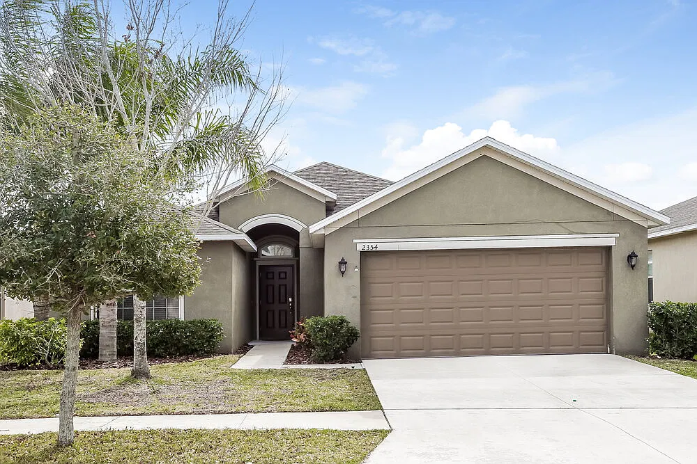 4 bed, 2.0 bath, 1749 sqft, $3,750 — Photo 1