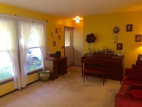 4th image of 330 Creekrun Dr SE