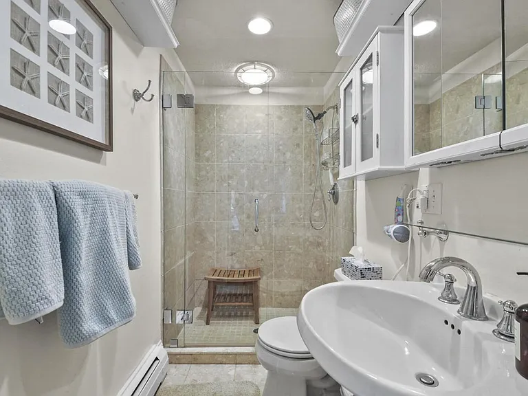 583 N Falmouth Hwy — Photo 15