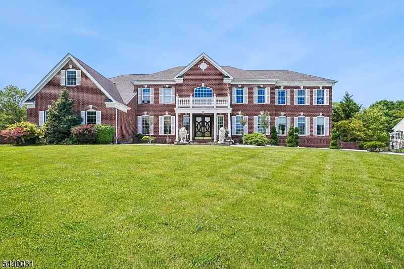 1st image of 23 Balmoral Dr
