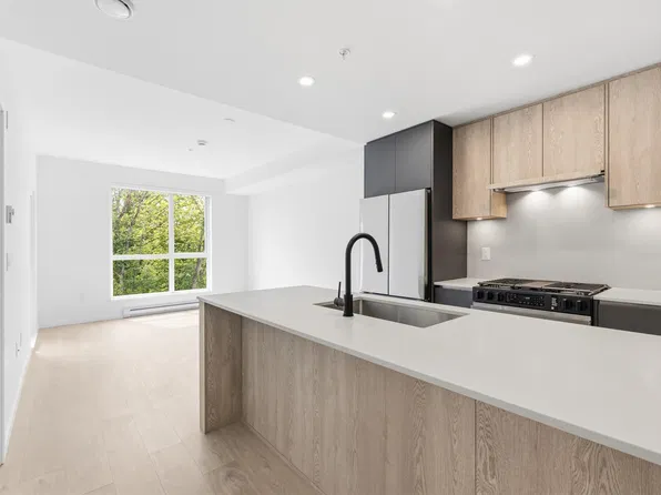 19577 65b Ave #107, Surrey, BC V4N 6B5
