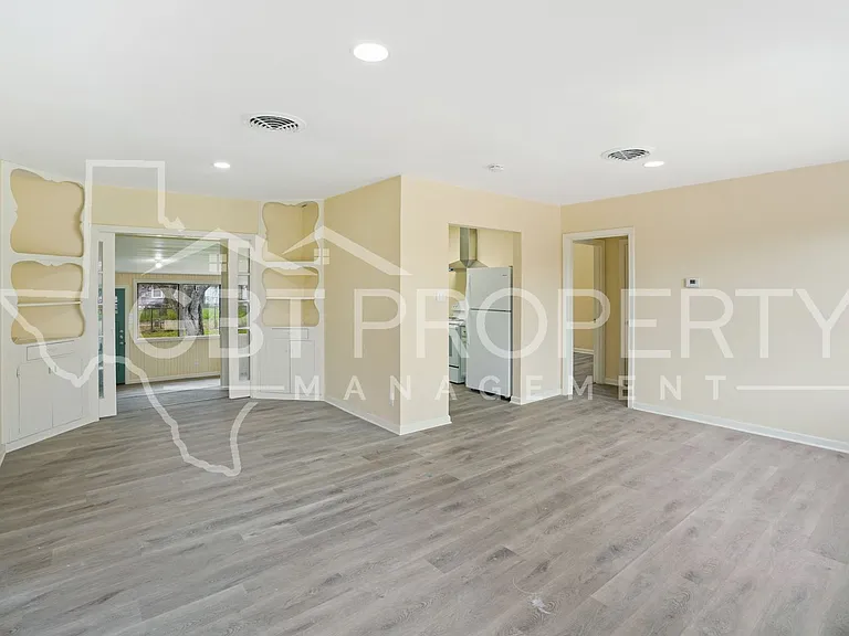 328 Williams St — Photo 4