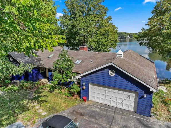 21290 W Sylvan Dr S, Mundelein, IL 60060