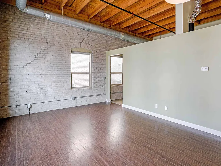La Pompadour Apartments — Photo 12
