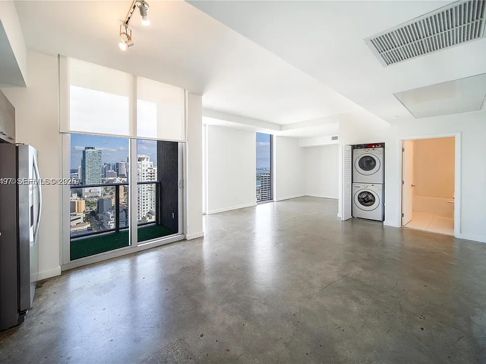 151 SE 1st St #Penthouse 08