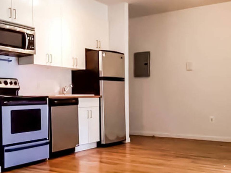 1st image of 319 Melrose St #1
