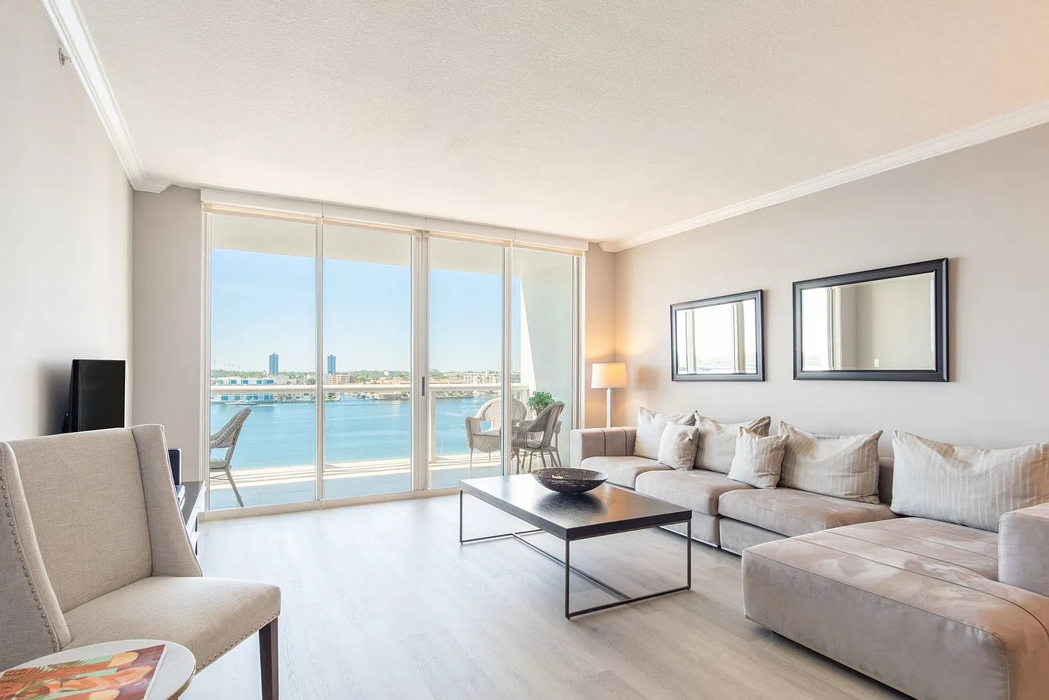 2 bed, 2.0 bath, 1302 sqft, $7,207 — Photo 4