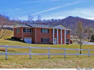 530 Smathers Cove Rd, Canton, NC 28716